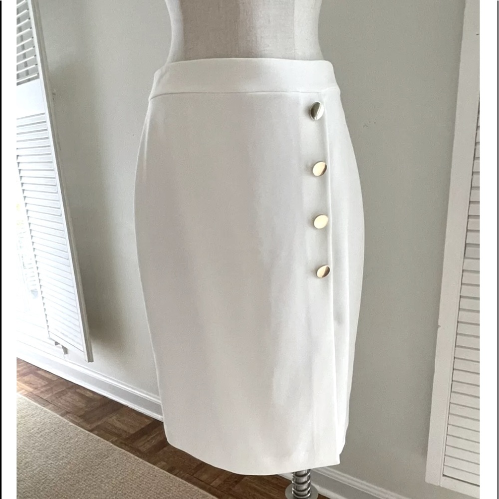 Tahari white slim skirt - size 6